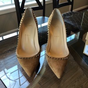 NEW Christian Louboutin Suede Spiked Tan Pump Sz10